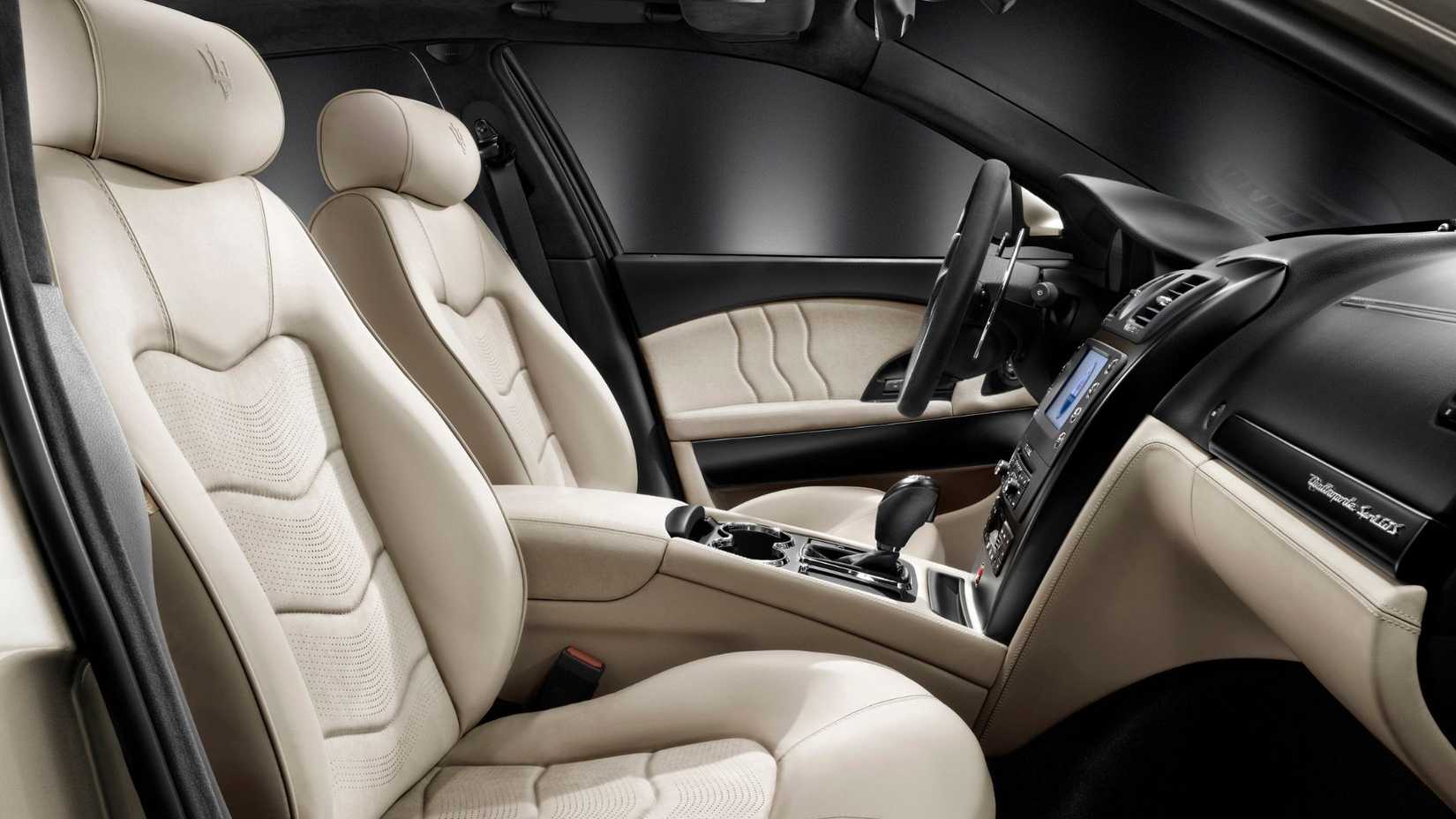 Filmado dentro da cabine de um Maserati Quattroporte 2010.