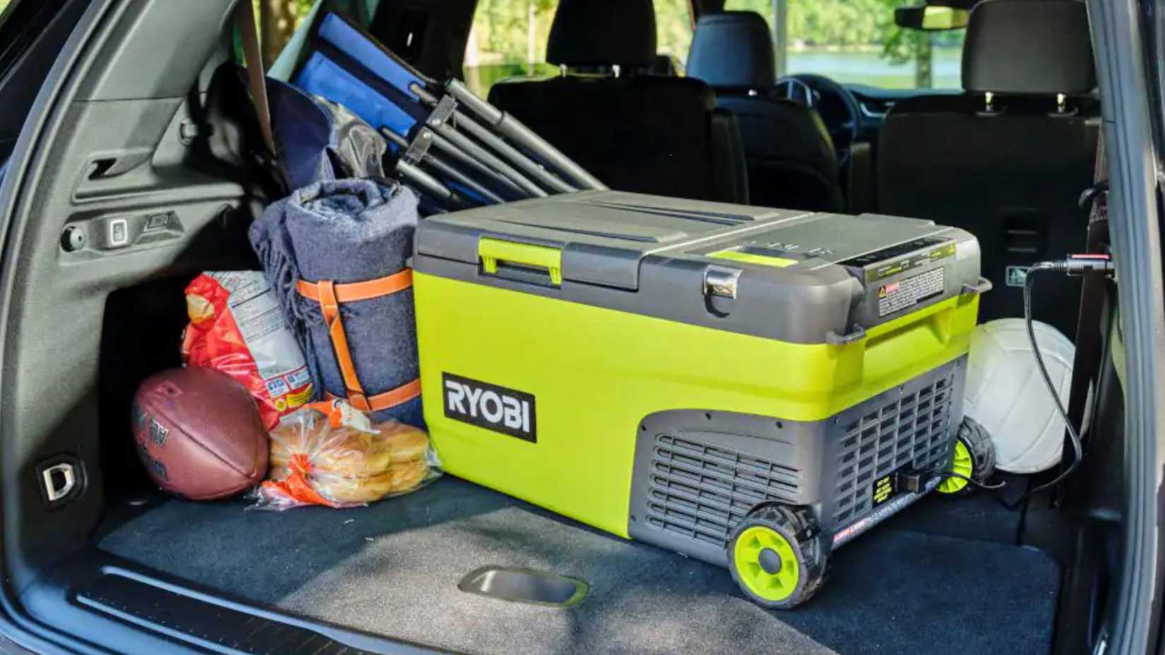 Гибридный холодильник Ryobi Гибридный холодильник Ryobi в автомобиле