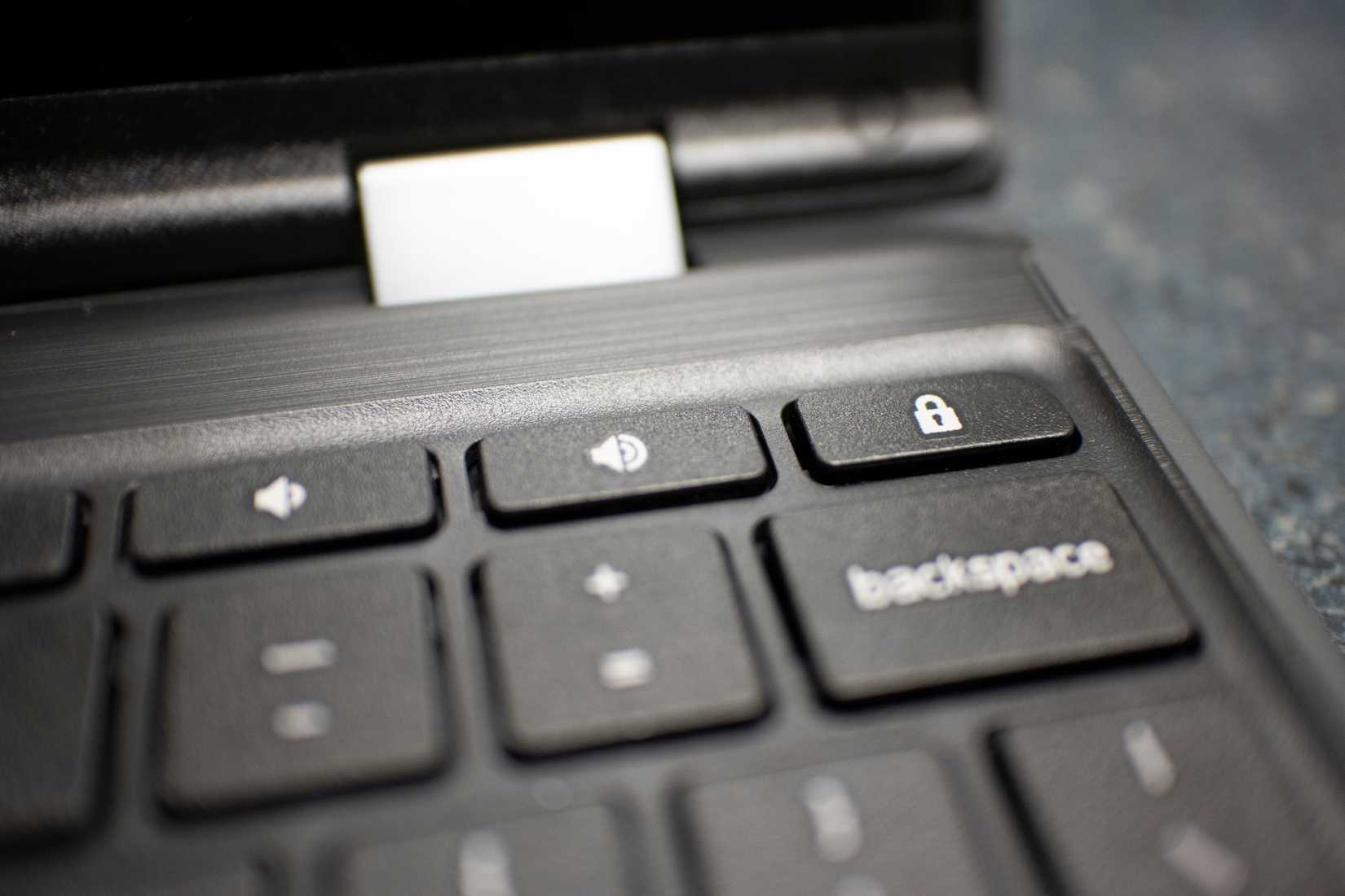 A zoomed on photo of a Lenovo Chromebook screen lock keyboard shortcut key.