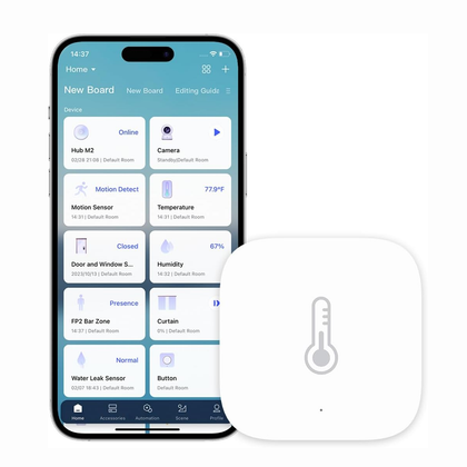 O Sensor de Temperatura e Umidade Aqara com um telefone mostrando o aplicativo associado.