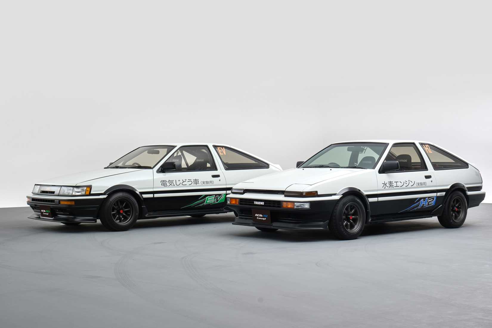The hydrogen Trueno and EV Levin next to each other.