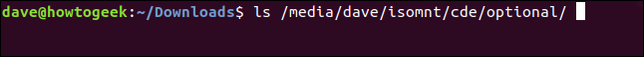 Usando ls para acessar um sistema de arquivos montado no Linux.