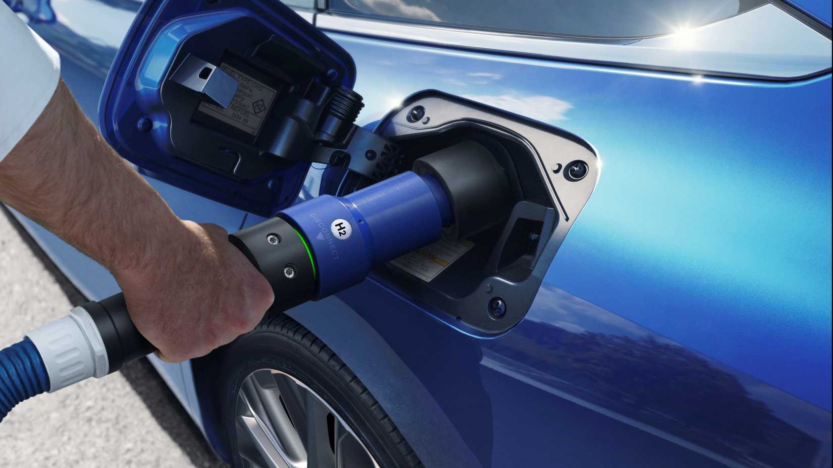 Заправка Toyota Mirai 2025 года