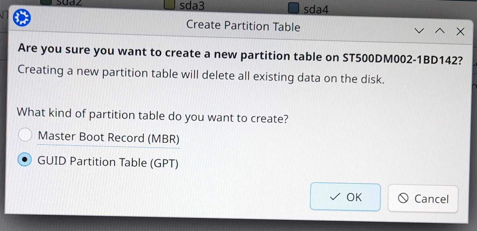 Selecionando a opção GPT ou MBR para a nova tabela de partição Linux.