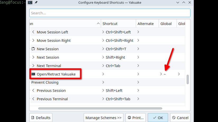 Uma caixa vermelha ao redor da linha de atalho Open Retract Yakuake nas configurações de atalho do Yakuake e uma seta vermelha apontando para a coluna de atalho Global.