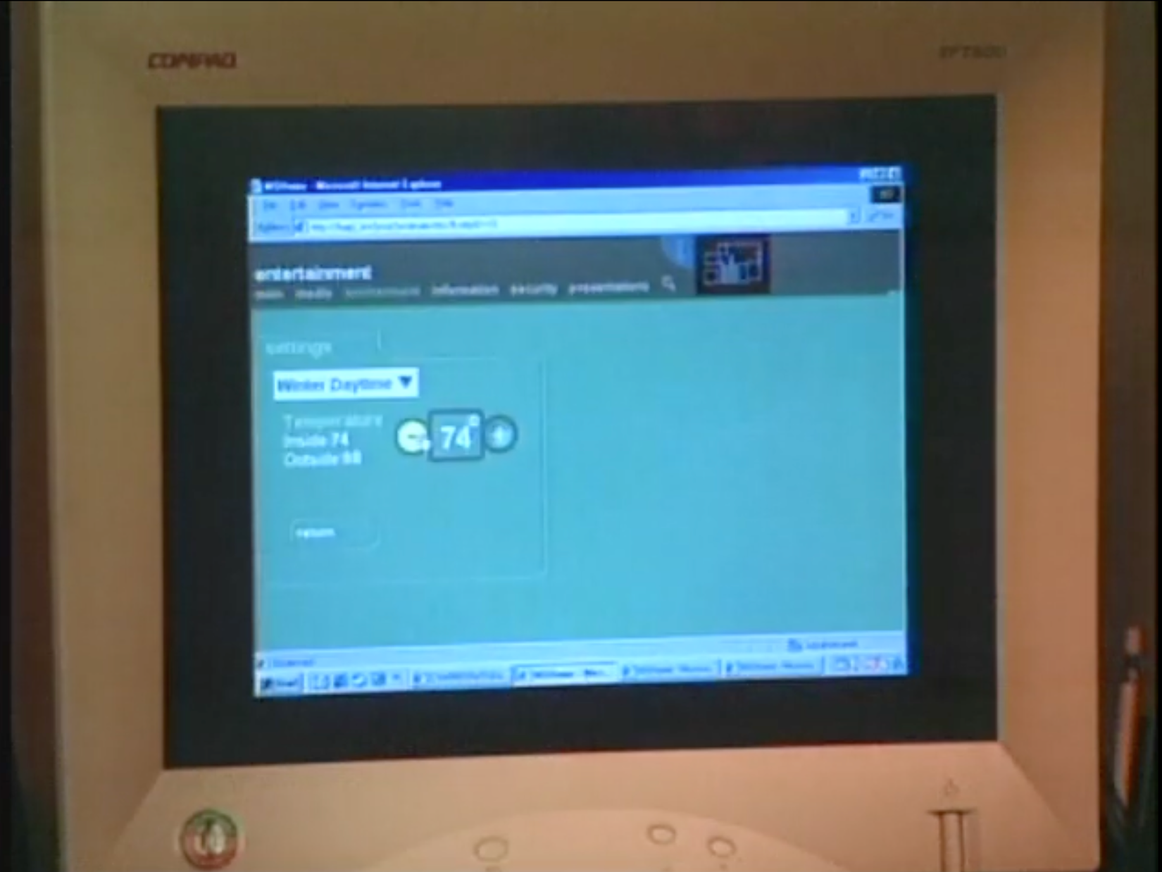 Controlando o termostato da casa inteligente a partir de um PC com Windows em 1999.