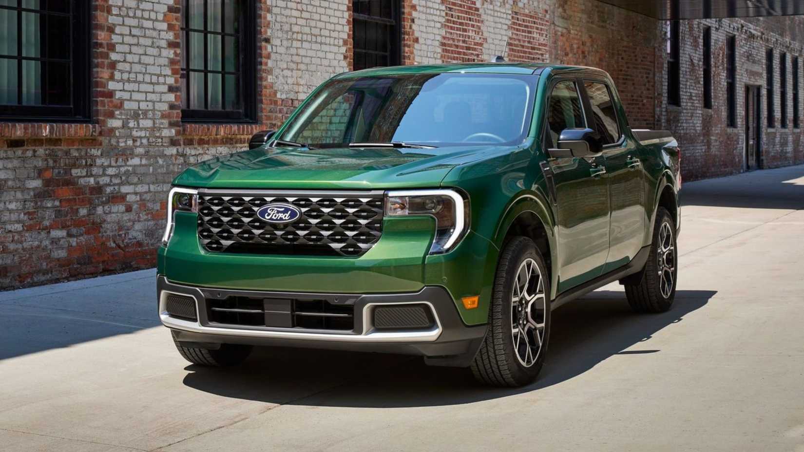 Static front 3/4 shot of a green 2025 Ford Maverick.
