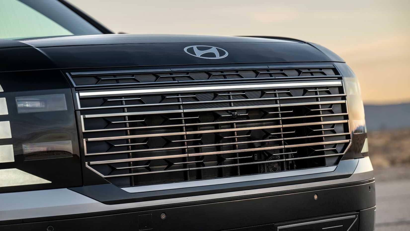 Close-up shot of the front grille on a 2026 Hyundai Palisade Hybrid Calligraphy.
