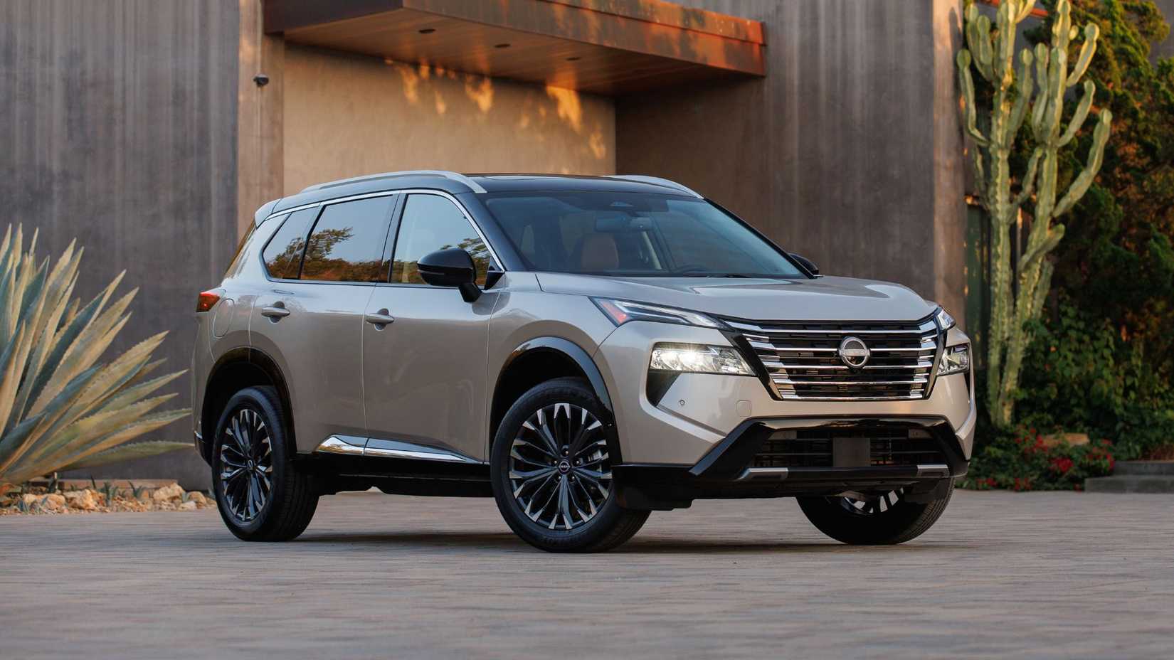 Static front 3/4 shot of a silver 2024 Nissan Rogue.