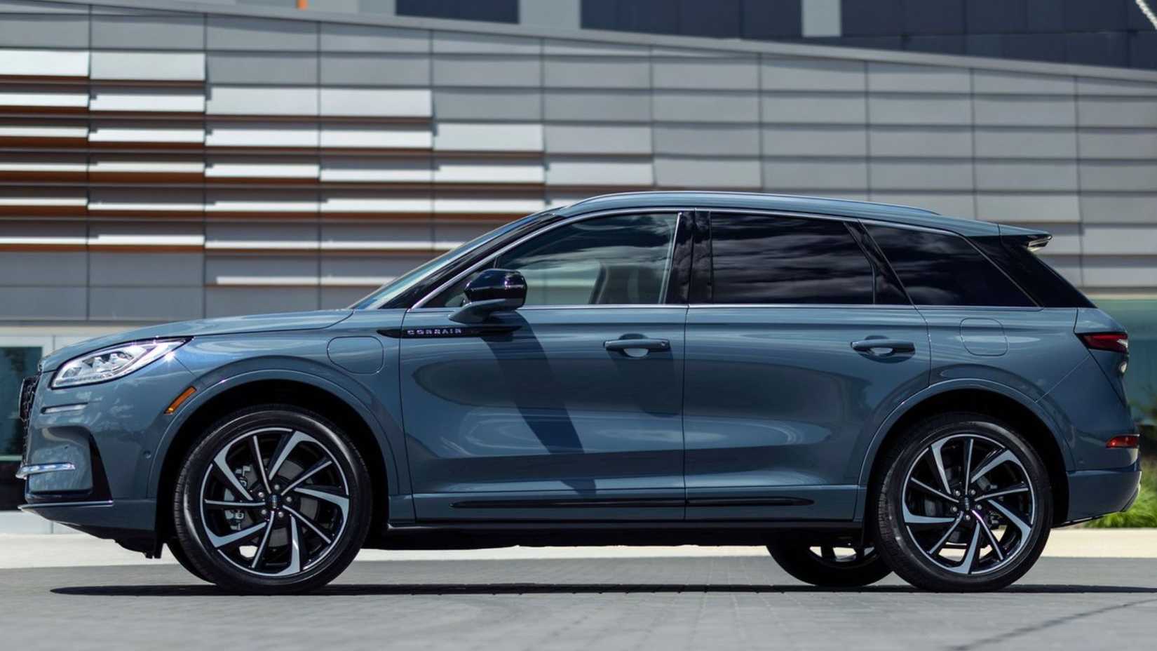 Static side profile shot of a gray 2023 Lincoln Corsair.