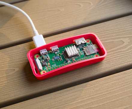 Raspberry Pi Zero W подключён.