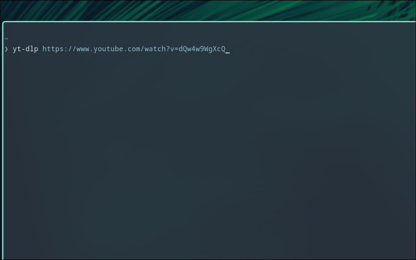 Usando Yt-dlp para baixar um vídeo no terminal.