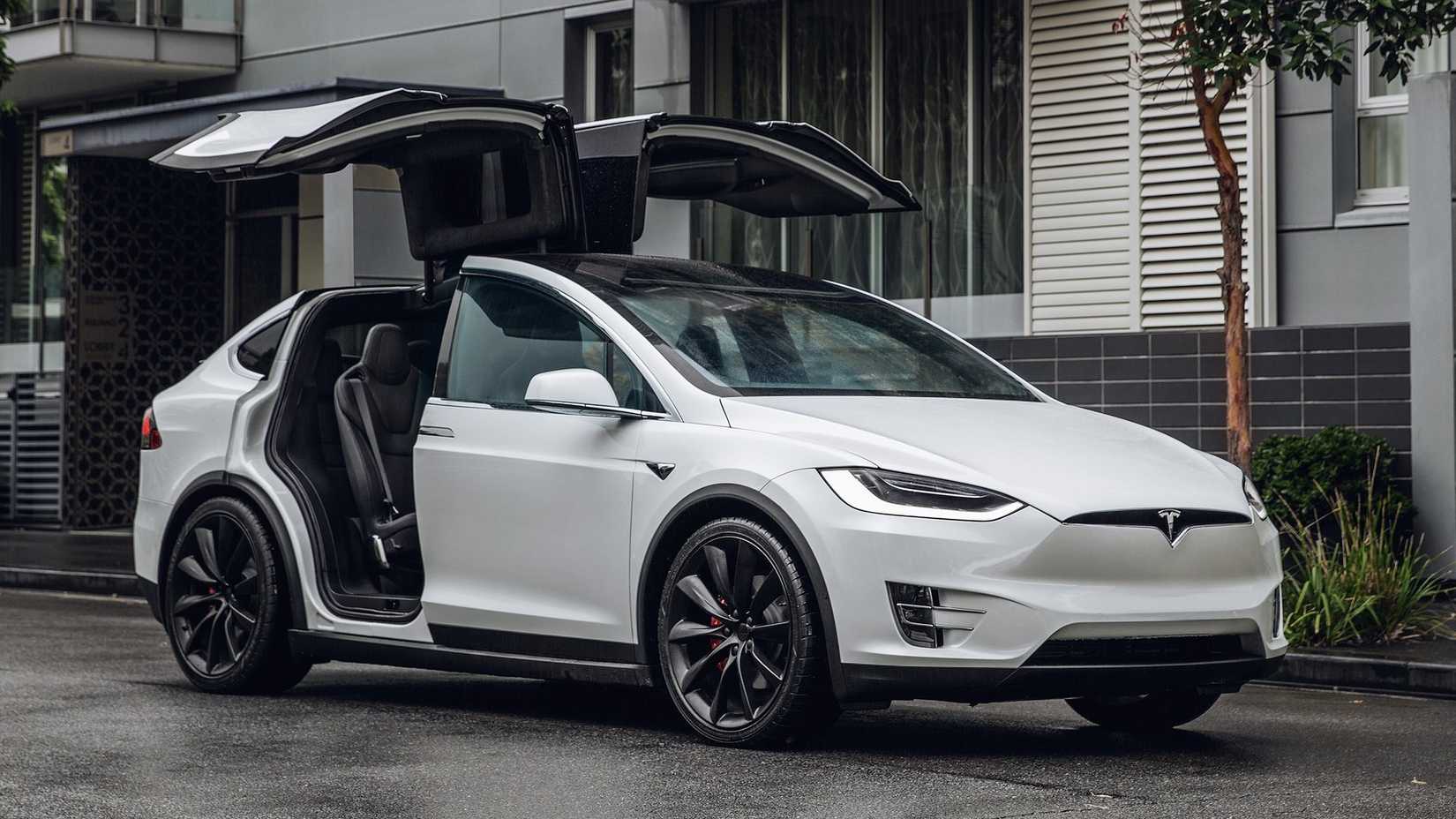 Front 3/4 shot of a 2017 Tesla Model X