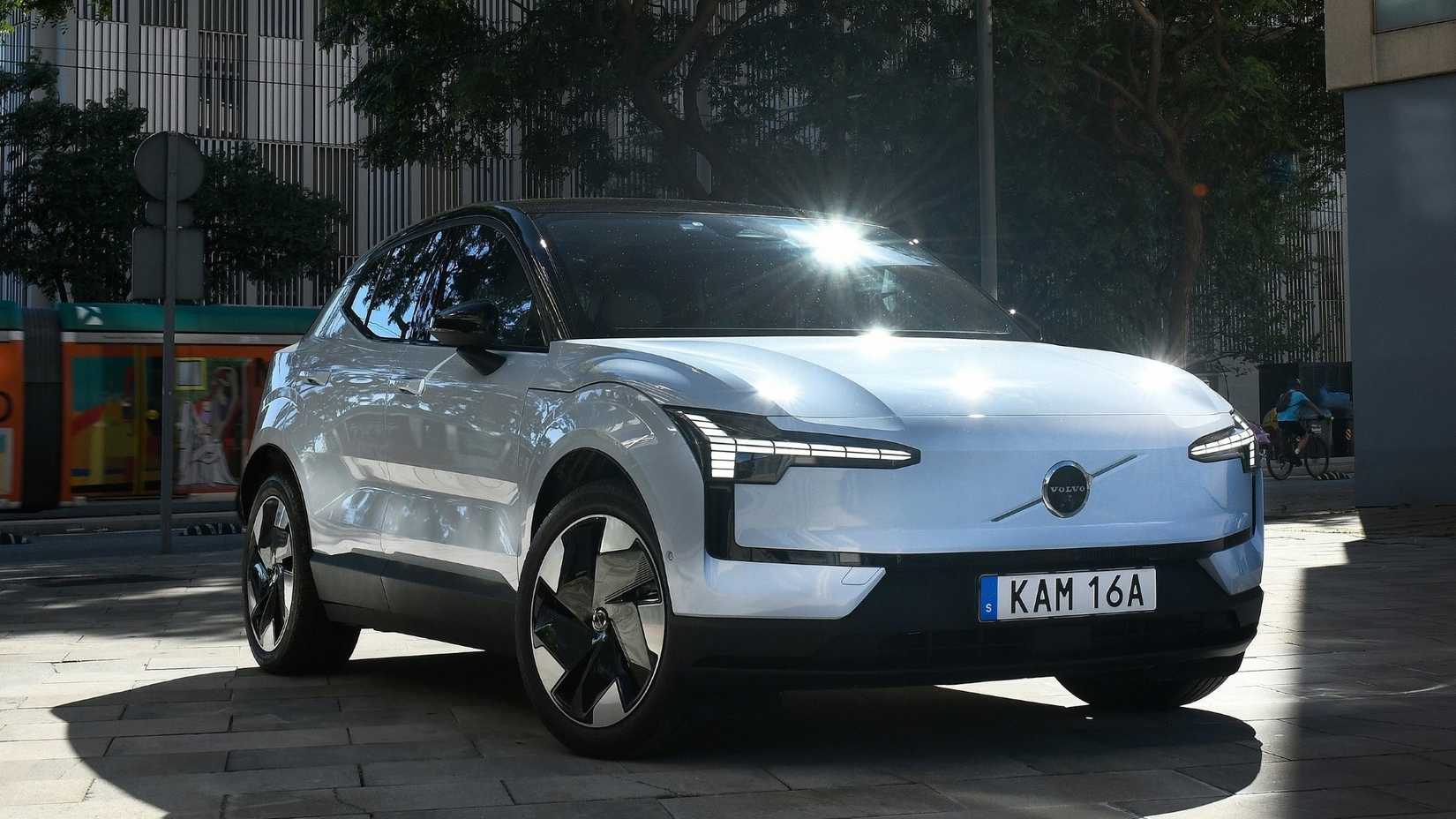 Front 3/4 shot of a 2025 Volvo EX30 