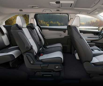 Салон Honda Odyssey 2025 с тремя рядами сидений