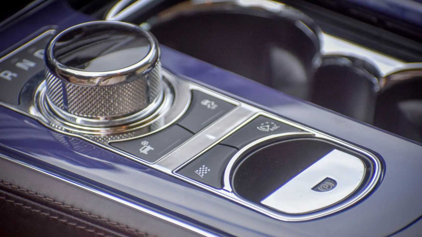 Close-up view of the 2011 Jaguar XJL Supersport gear selector.