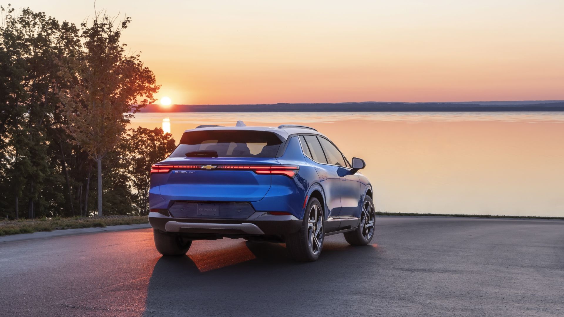 Rear 3/4 shot of a 2025 Chevrolet Equinox EV
