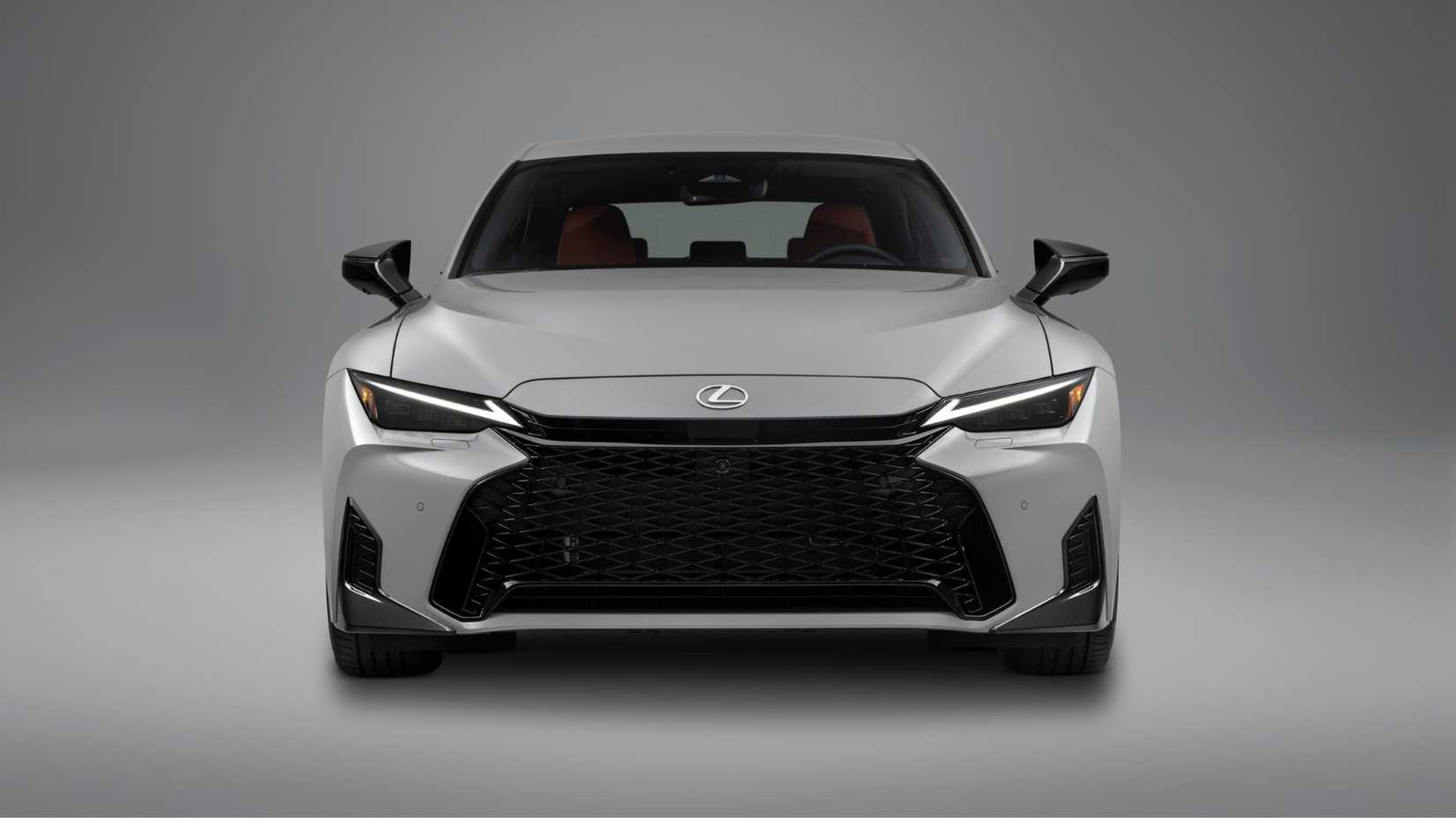 グレーの 2026 年型レクサス IS 350 の静的なフロントエンド ショット。