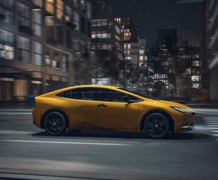 Боковой вид Toyota Prius 2026 года