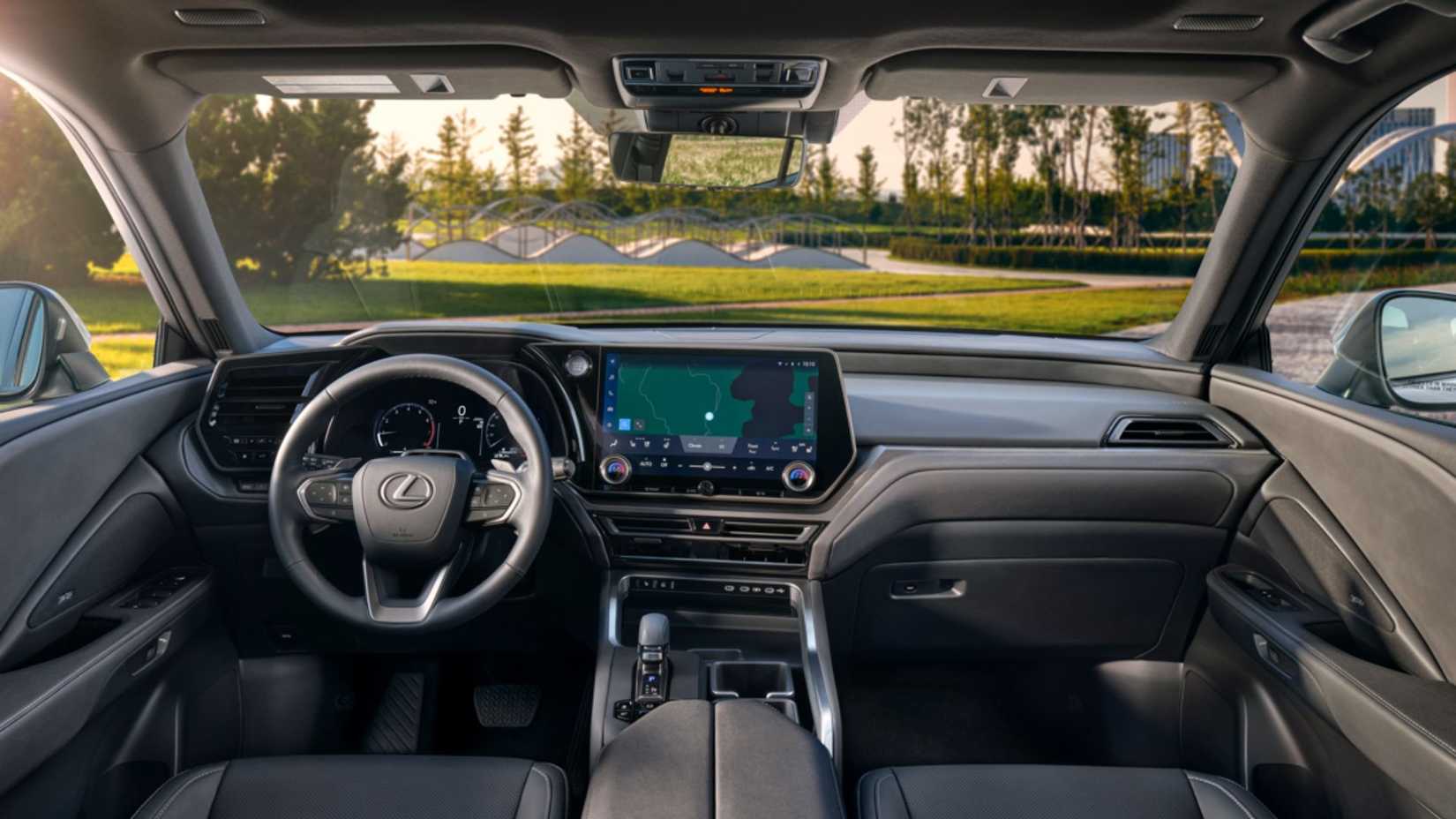 Tomada dentro de la cabina de un TX 350 Premium 2026.