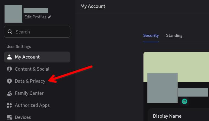 Uma seta vermelha apontando para o botão Dados e privacidade no menu de configurações do Discord.