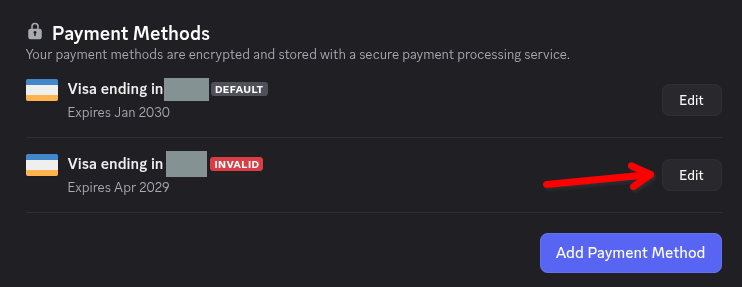 Uma seta vermelha apontando para os botões de edição dos métodos de cobrança no Discord.