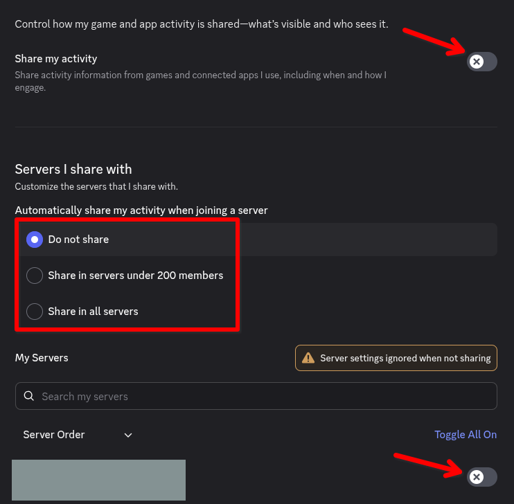 Uma seta vermelha apontando para compartilhar minha atividade e alternar o compartilhamento específico do servidor, e uma caixa vermelha ao redor das configurações para quais tipos de servidores compartilhar atividades.