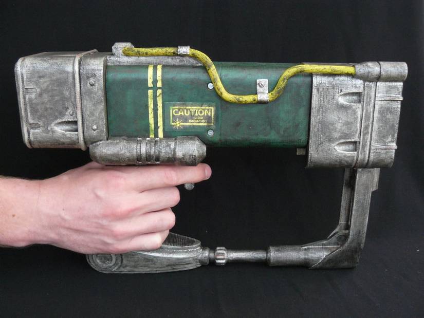 AEP7 laser pistol from Fallout by dragonator on Thingiverse.