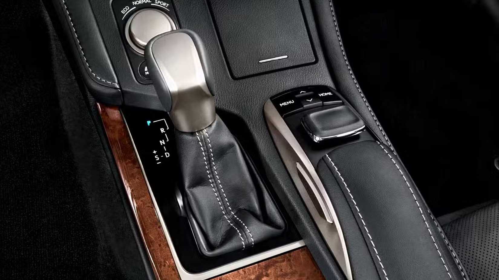 Close-up shot of 2017 Lexus ES 350 gear shifter