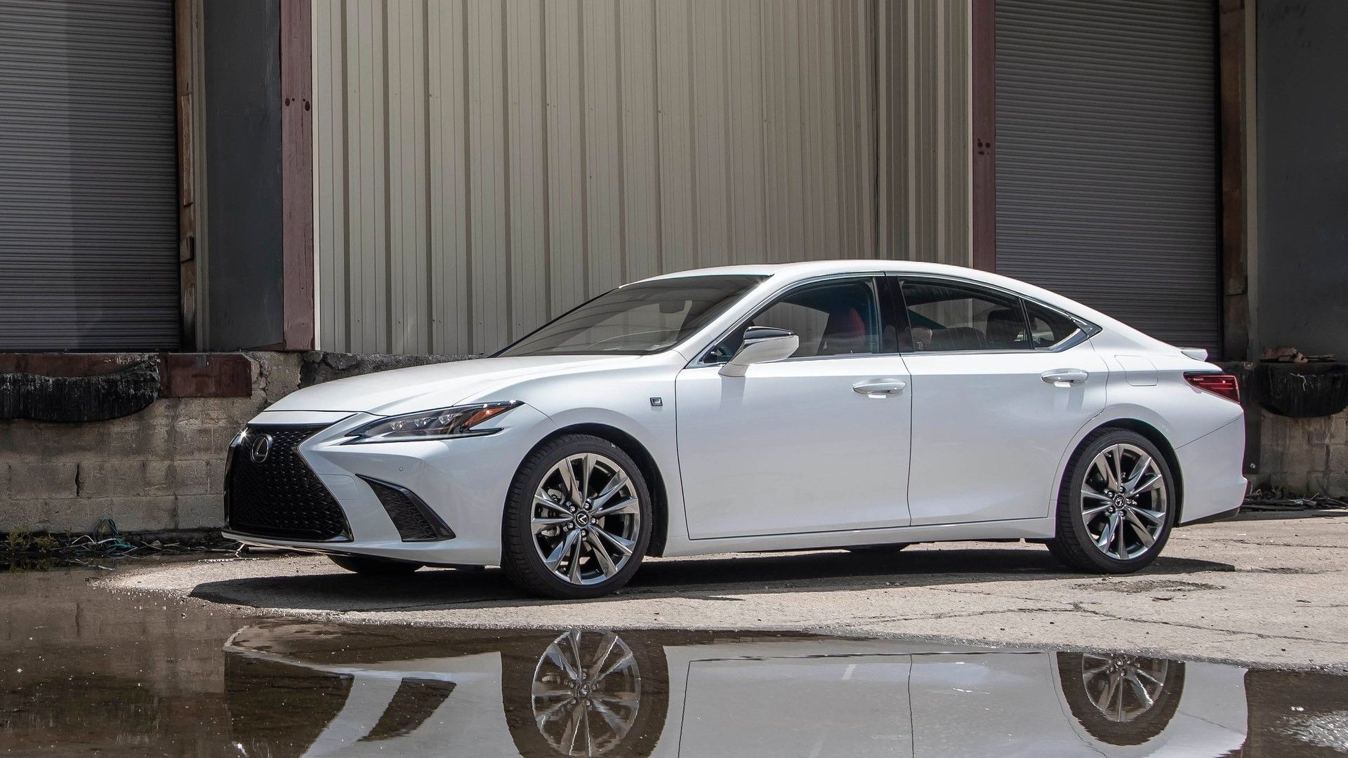 Front 3/4 shot of a 2019 Lexus ES 300h