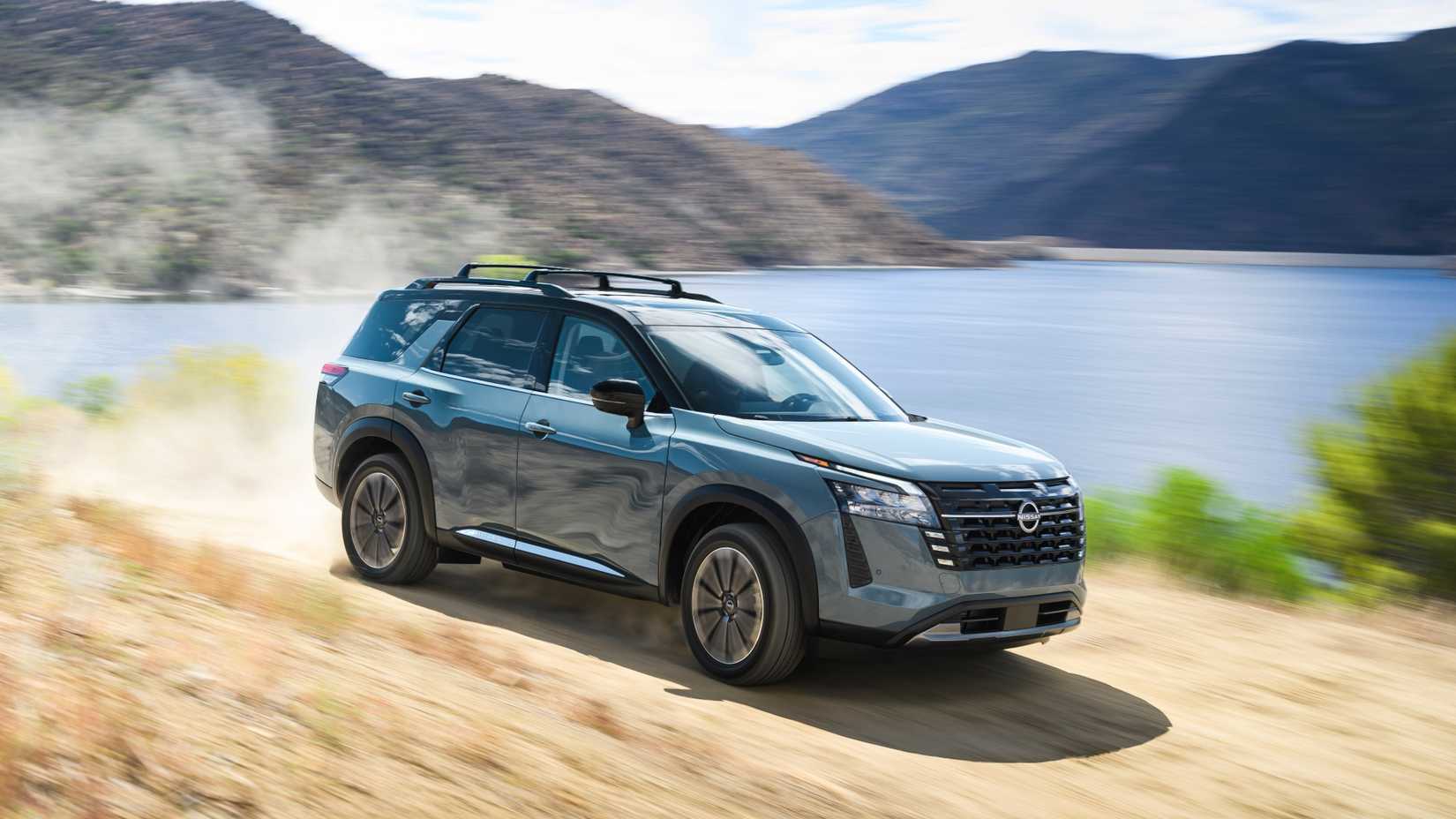 Front 3/4 shot of a 2026 Nissan Pathfinder