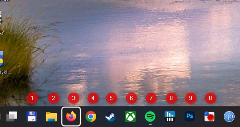 Aplicativos fixados na barra de tarefas do Windows com números acima deles. 