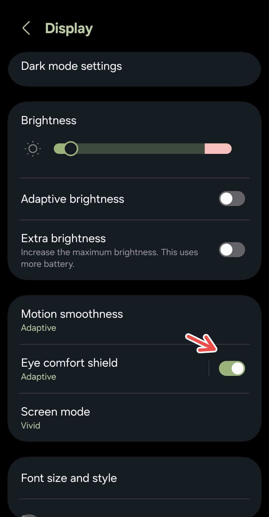 A Samsung Galaxy screenshot with a red arrow pointing to 