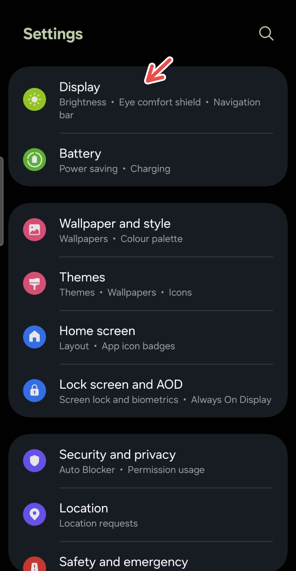 A Samsung Galaxy screenshot with a red arrow pointing to 