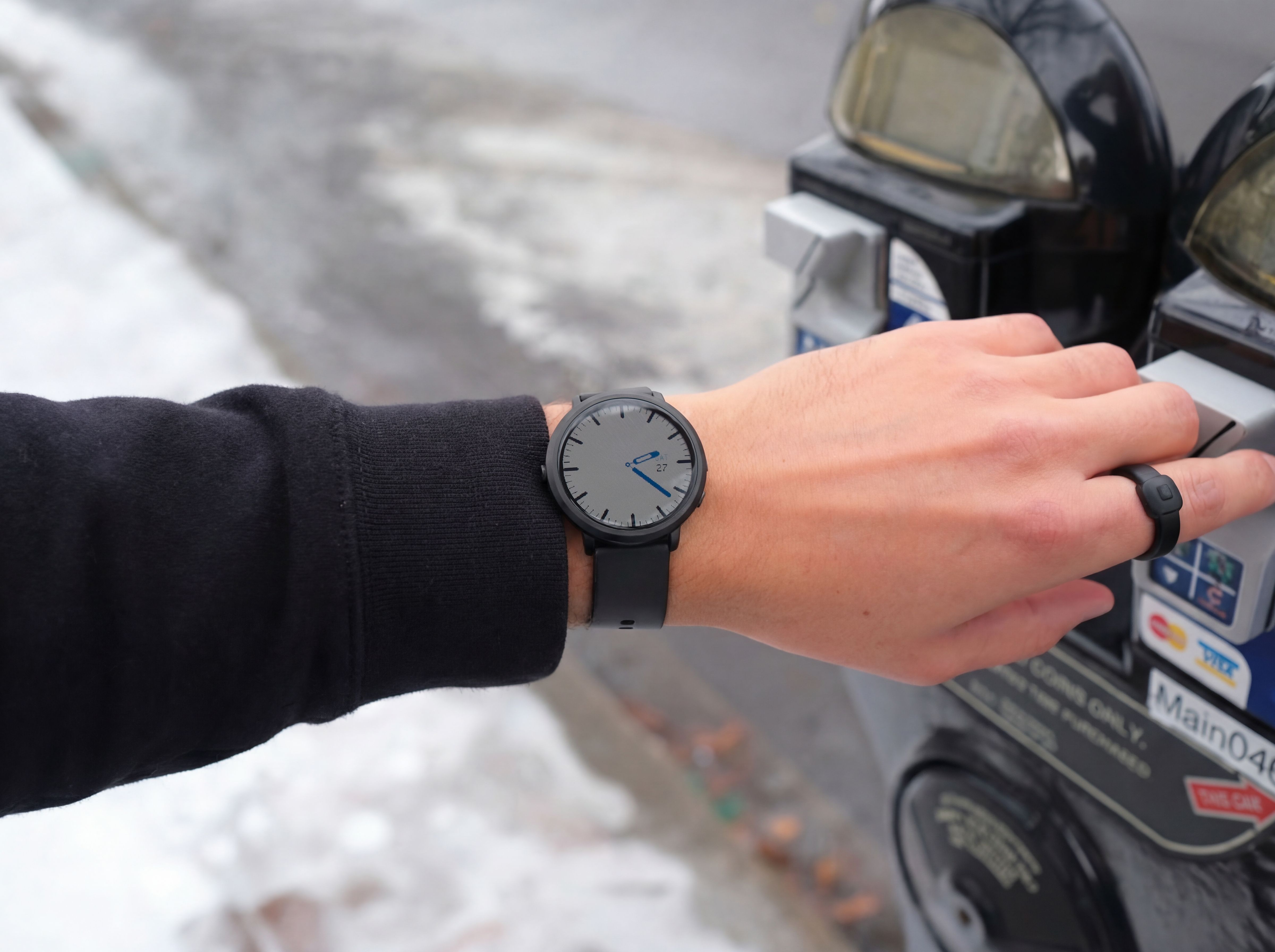 The Pebble Round smartwatch is back, and it has incredible