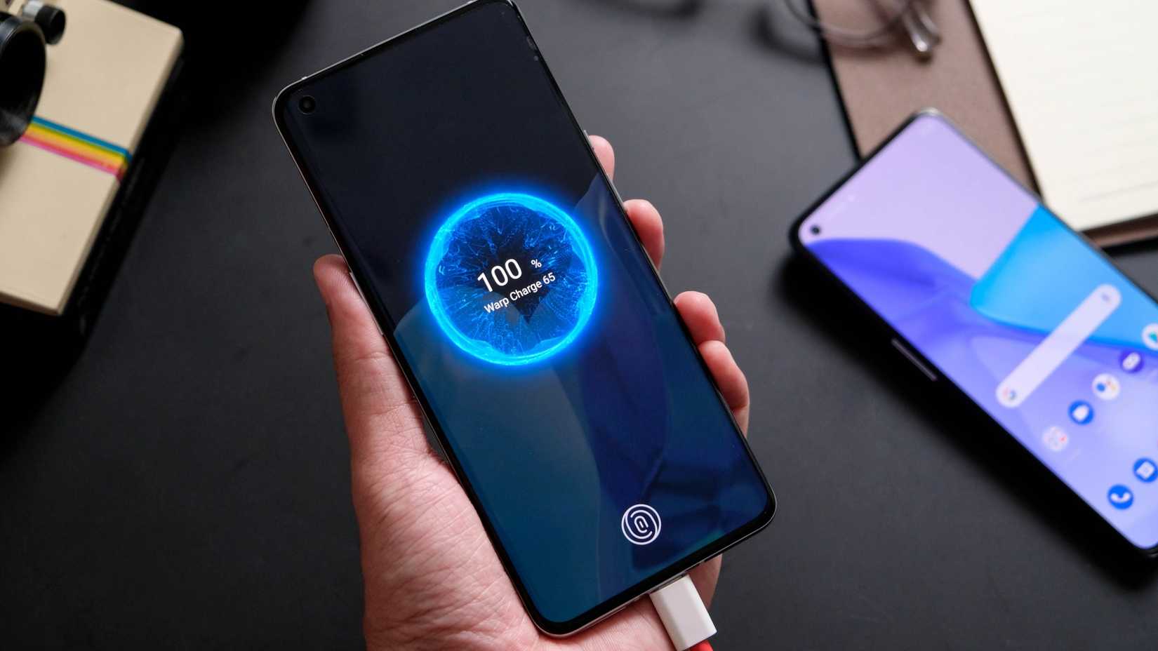 OnePlus phone using Warp Charge.
