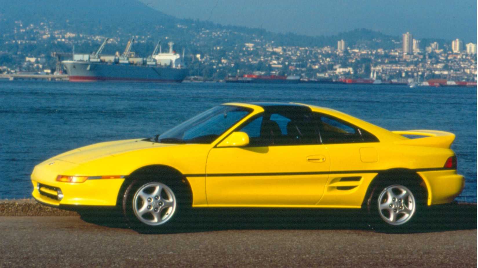 Боковой профиль Toyota MR2 2000 года