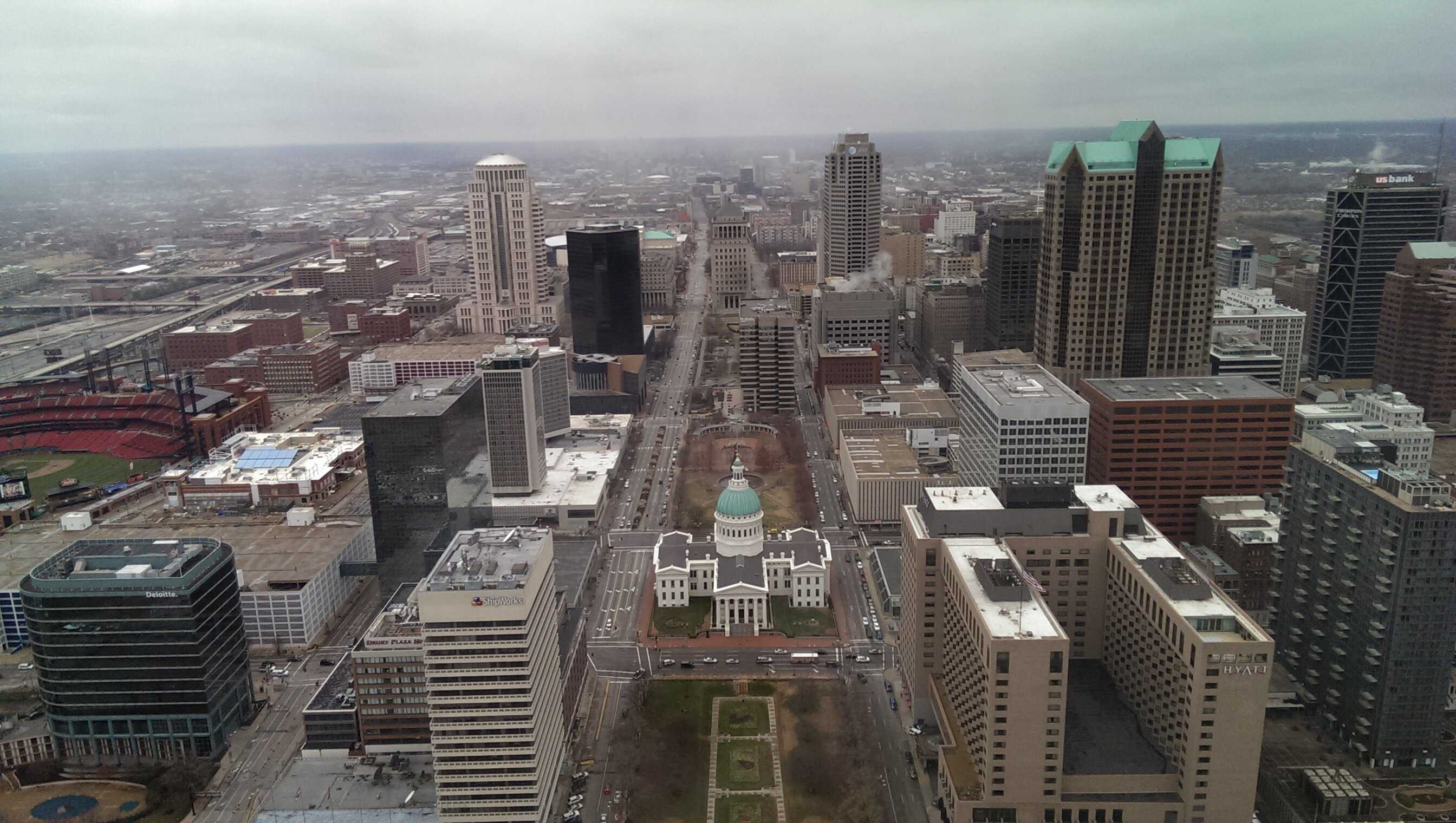 Photo of the Missouri state capitol taken with an HTC One M7.