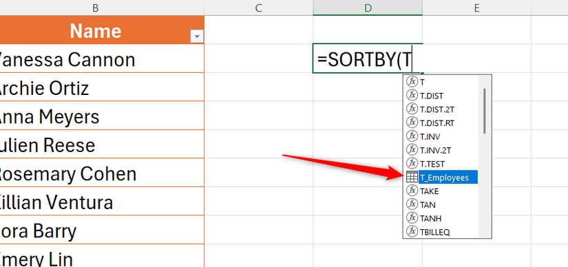 Имя таблицы выбрано в выпадающем списке при наборе формулы в Excel.