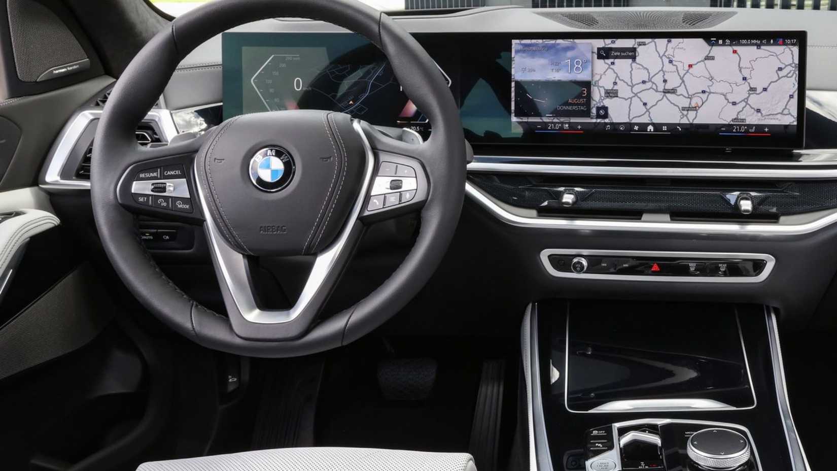 Салон BMW X5 2024 года.