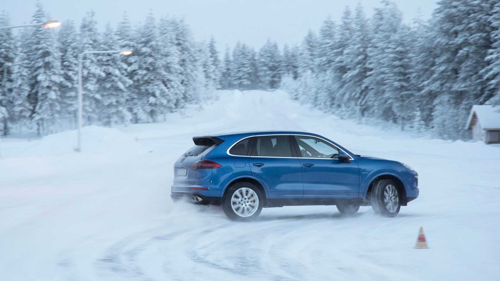 Porsche Cayenne Diesel in the snow
