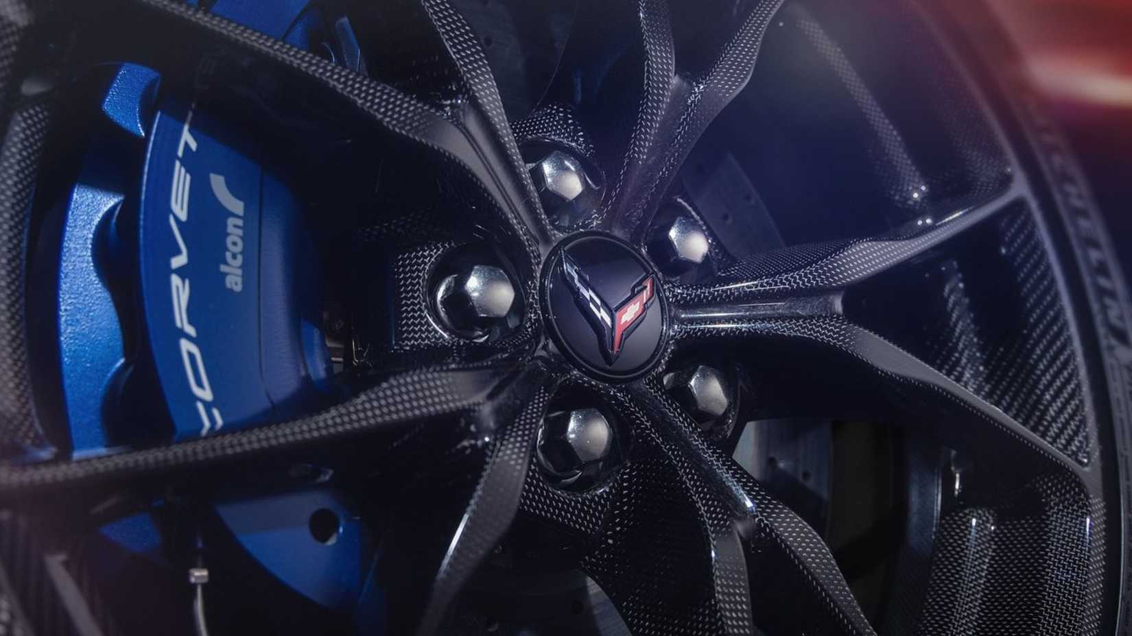 Gros plan de la jante en alliage de fibre de carbone sur une Chevrolet Corvette ZR1X 2026.