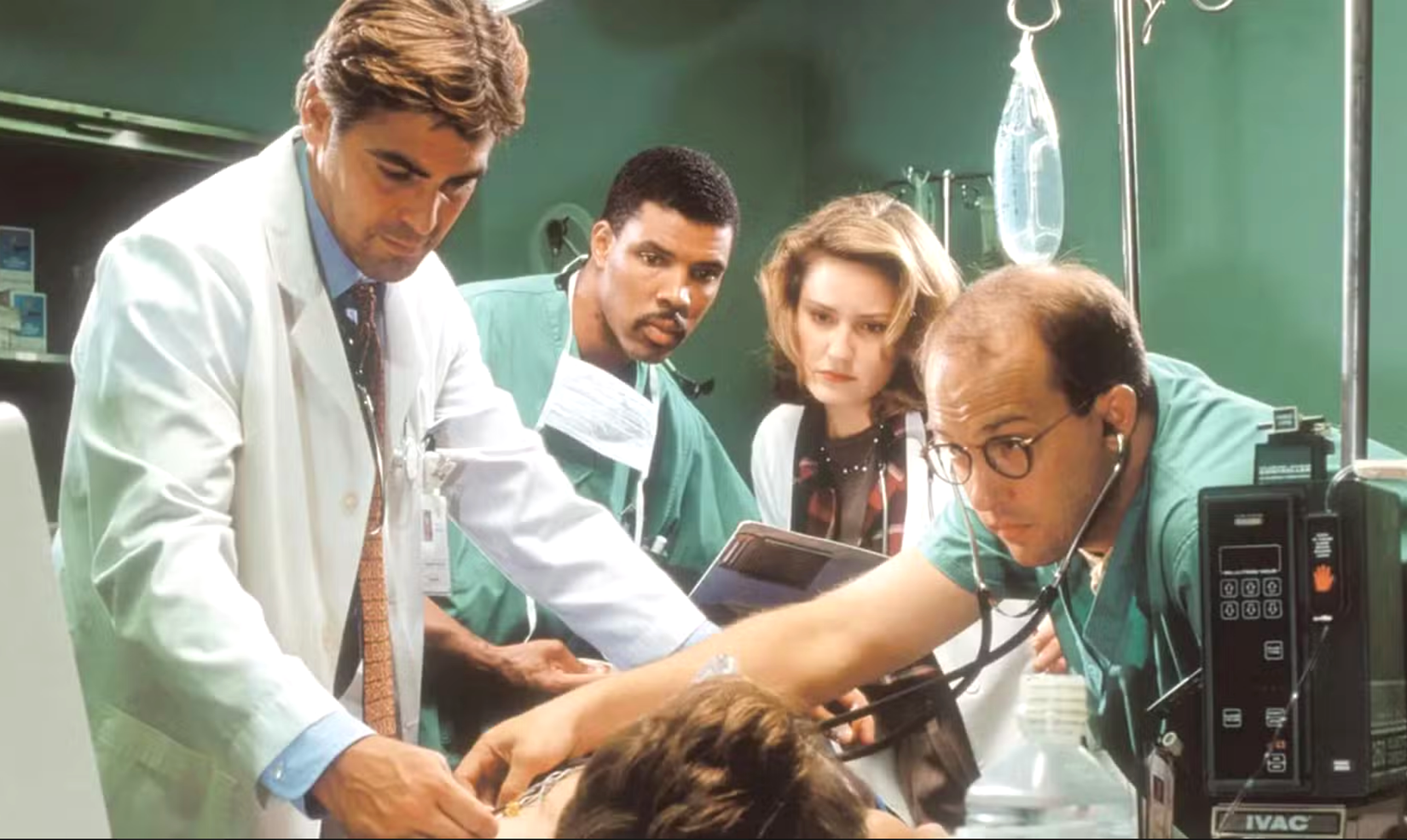 George Clooney, Eriq La Salle, Sherry Stringfield, and Anthony Edwards as doctors working on a patient in ER.