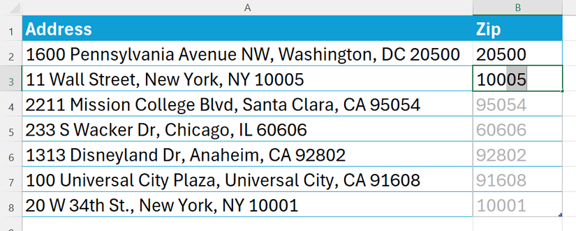 Flash Fill: Excel сам предлагает заполнить столбец почтовыми индексами из адресов.