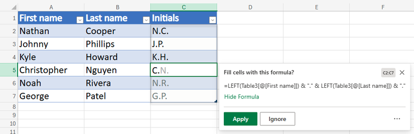 Formula by Example на веб-версии Excel: автоматически создаёт формулу для инициалов.