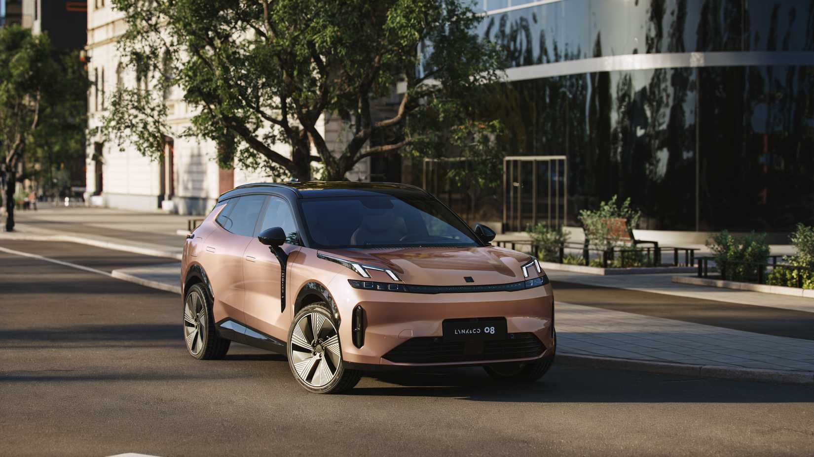 Lynk-&-Co-8-frente-tres cuartos