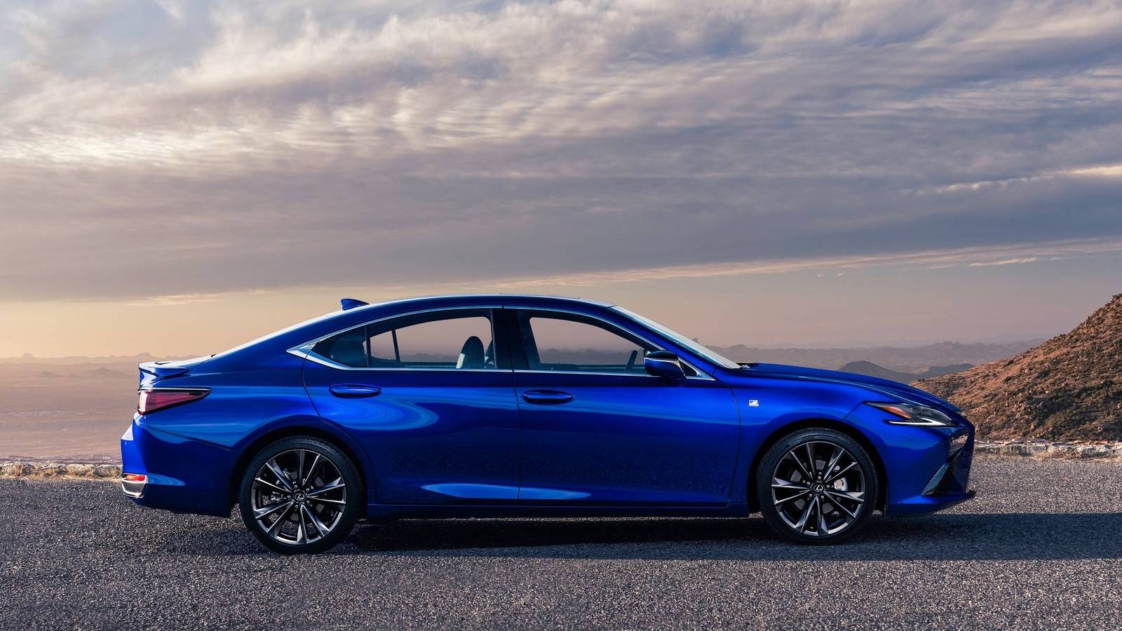 This used hybrid delivers smooth luxury and massive fuel savings