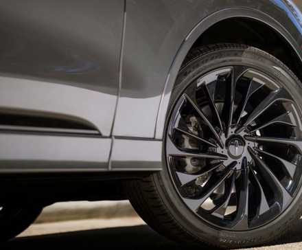 Close-up shot of the alloy wheel on a gray 2025 Lincoln Aviator.