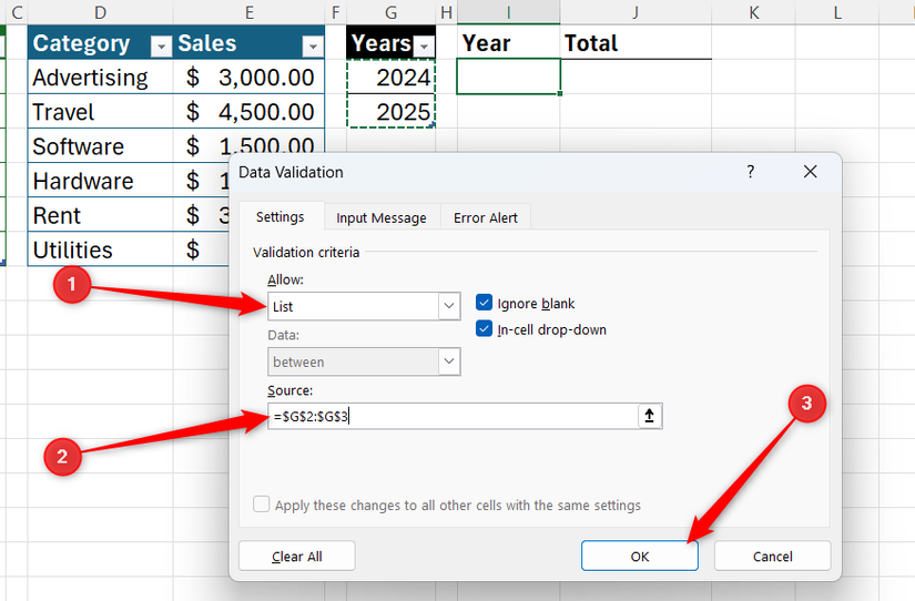 La liste est sélectionnée dans la boîte de dialogue Validation des données d'Excel et les références de cellule à un tableau Années sont sélectionnées dans le champ Source.