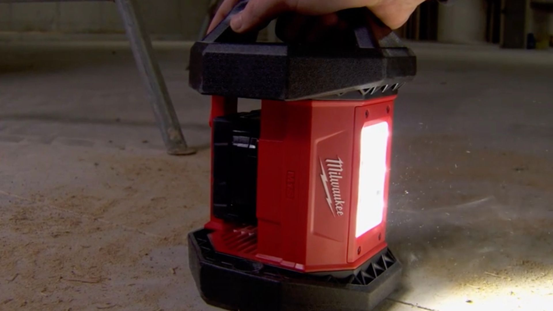 Milwaukee M18 rover led light